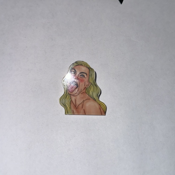 Fancy fashion pin - free with a purchase of an item - Picture 5 of 5